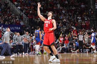 背后也许掩 背后也许掩